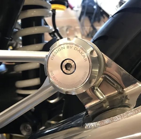 画像4: 【在庫処分シルバーのみ】☆送料無料☆DKdesign RnineT マフラー マウント カバー (4)